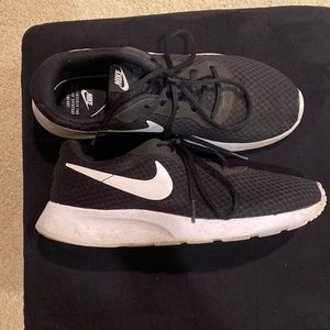 Black Nike Shoes size 9.5